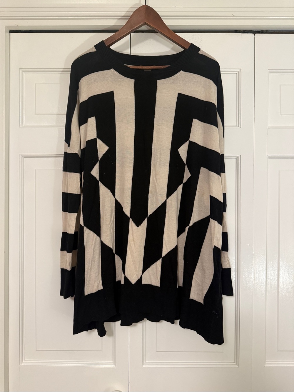 H&M Black and Cream Geometric Knit Pullover